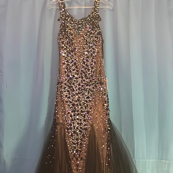 Size small , color - black and nude - Picture 1 of 3